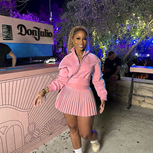 Long sleeved sweatshirt, high waisted pleated short skirt