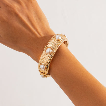 Pleated concave pearl bracelet with light luxury and metallic feel Bracelet wide face